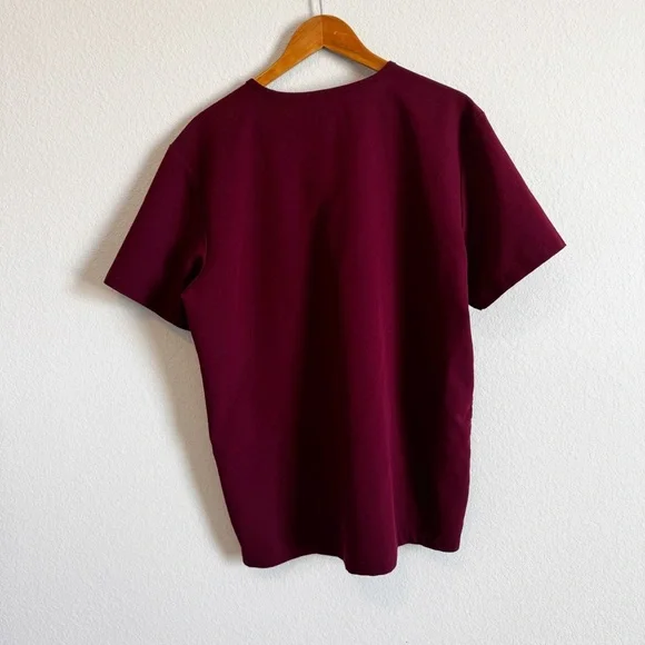 Figs Men's Leon Burgundy Three Pocket V Neck Short Sleeve Scrub Top Size Large - Picture 6 of 8